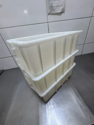 Caixa Plastica Preta 15 Litros Fechada Com Tampa
