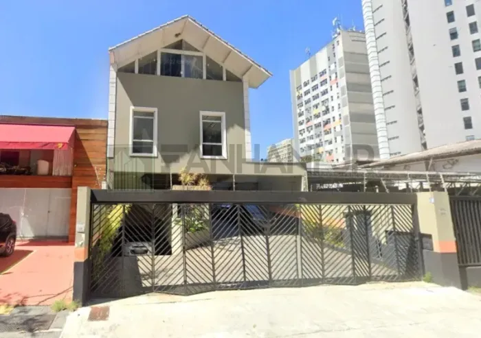Locação de Casa Comercial de Alto Padrão em Pinheiros, São Paulo - 1.200m², 19 Salas, 6 Ba