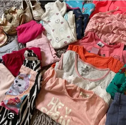 Lote de roupas para meninas tamanho 8/ 9/10 em ótimo estado.