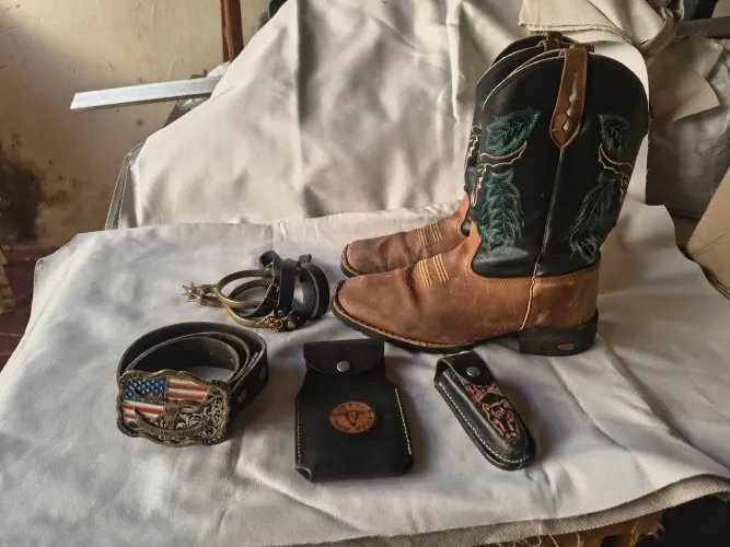 Vendo bota 42 e assessórios 
