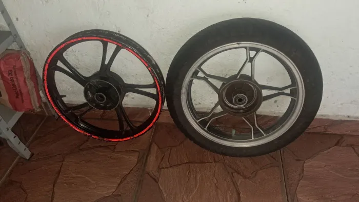 Roda traseira da suzuki intruder