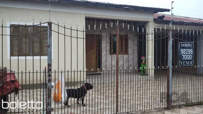 Venda casa em Cachoeirinha, 200m², terreno 300m², 3 dormitórios, 2 banheiros, 1 com banhei