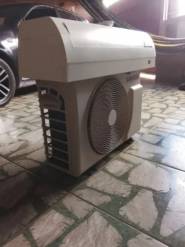 Vende - se Ar condicionado em perfeito estado retirada em águas lindas setor 07