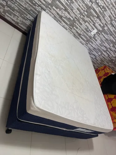 Cama box casal semi nova!!