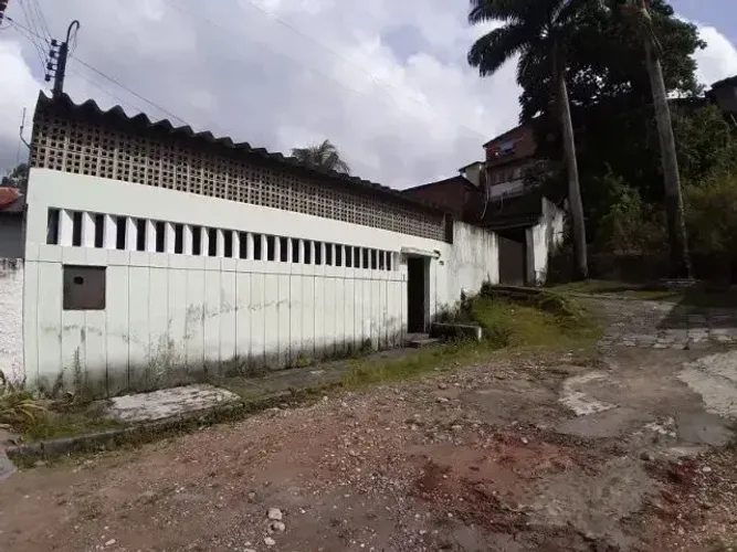 Imóvel para venda tem 700 metros quadrados com 4 quartos em Casa Forte - Recife - PE