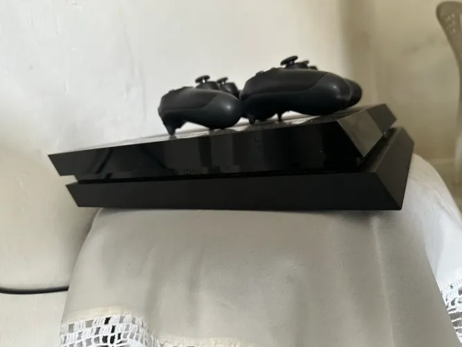 ? PLAYSTATION 4 FAT 1TB + 3 CONTROLES ?