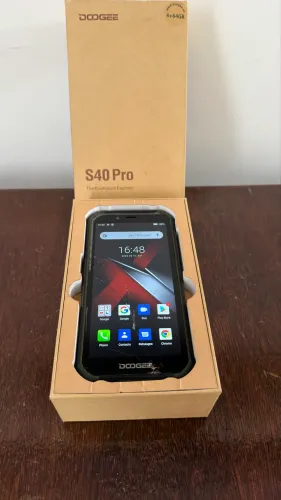 Celular Doodge S40 Pro 4+74 GB tela trincada