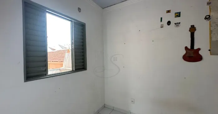 Casa com três quartos no condomínio Canachue
