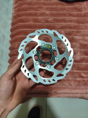 Disco Shimano SLX M7000.