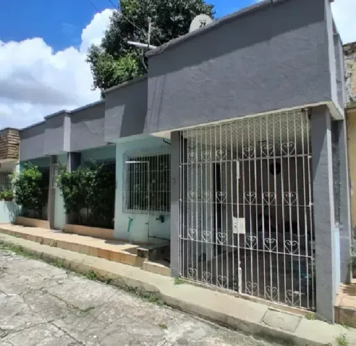TéALUGO CASA EM CONJUNTO FECHADO, 3 QUARTOS MAIS A DEPENDENCIA DE EMPREGADA