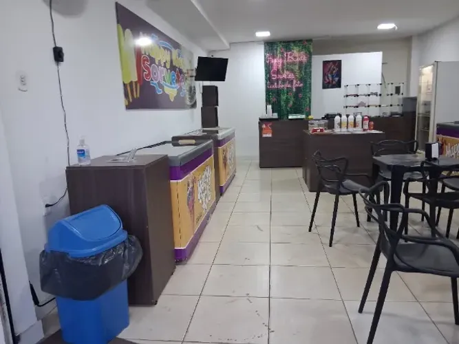 FREEZER E MESAS PARA SORVETERIA