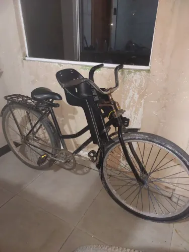 Bicicleta aro 26 com cadeirinha inclusa 