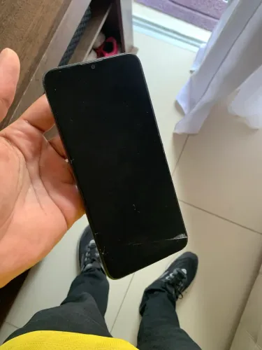 Moto E20 com defeito 