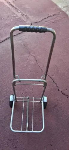 Carrinho de Mão com Rodas
