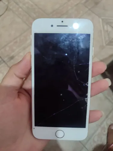 iPhone 8 quebrado