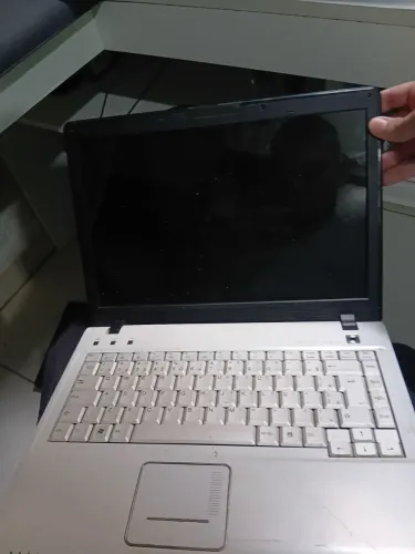 Notebook Positivo Premium com defeito na tela - R$ 180