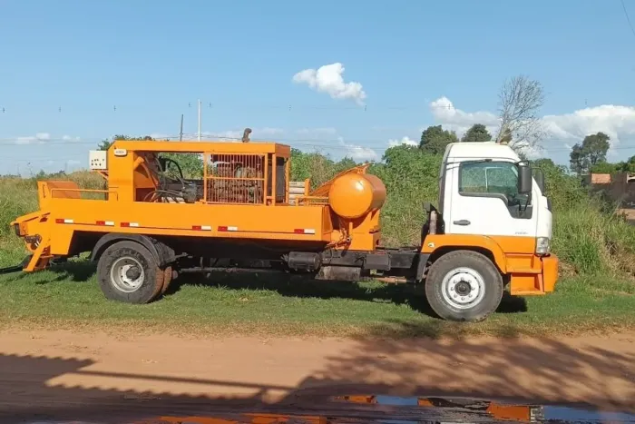 Caminhão bomba de concreto