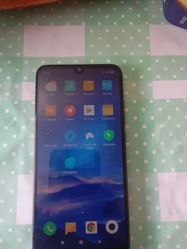 Vendo celular redimi 7 fundo tudo perfeitamente apenas um trincado bem pouco