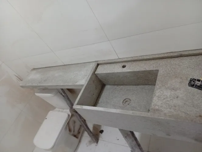 Bancada Escupida no branco Itaúnas