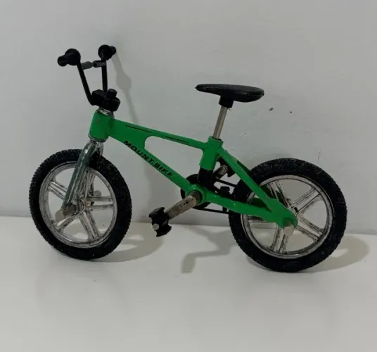 Miniatura Antiga Bicicleta Mountain Bike - Pneus em Borracha