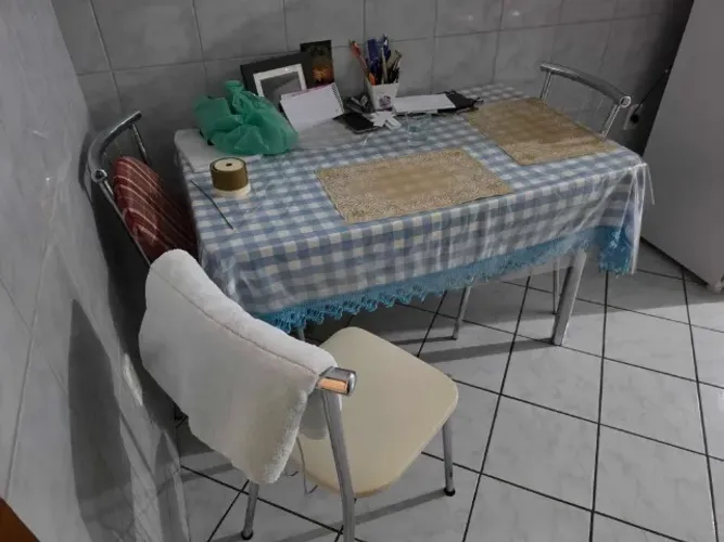 Mesa com 4 cadeiras