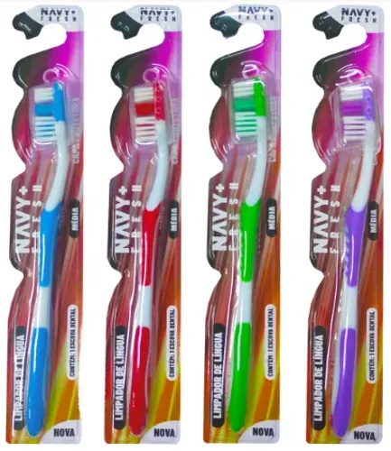 Kit 4 escovas de dente media adulto com capa protetora para as cerdas e limpador de língua