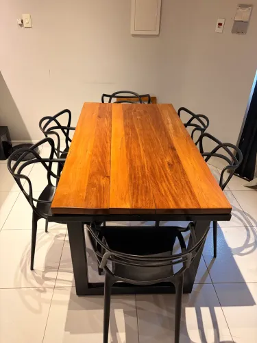 Mesa em Metalon Grosso