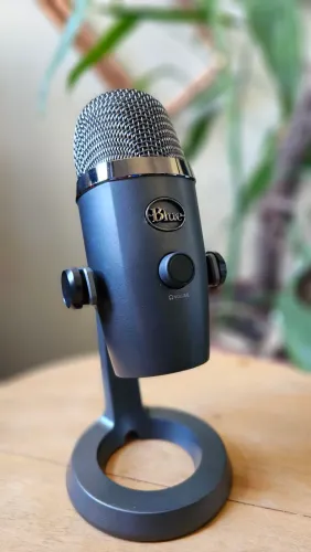Microfone Logitech Condensador Blue Yeti Nano Em Metal Cinza Usb Com Caixa e Tudo