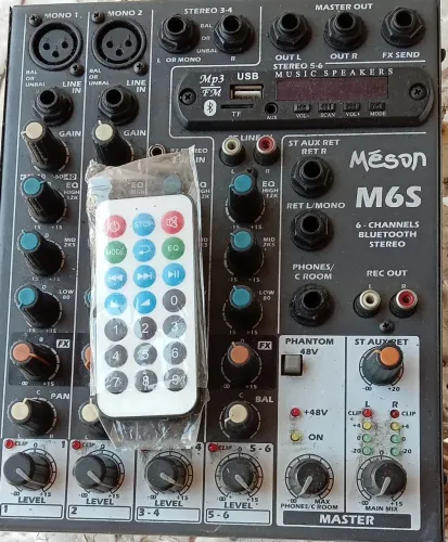 Mesa de som com 6 canais Meson M6-s com USB Pix
