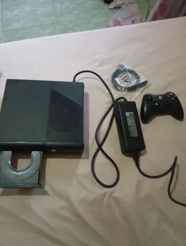 Xbox 360 super slim 500gig 280$