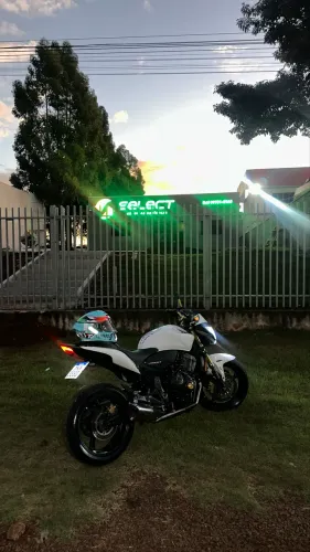 Hornet impecável.