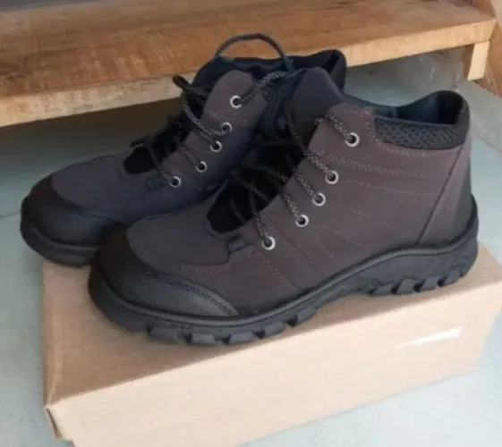Vende-se Bota Masculina