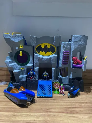 Batcaverna Imaginext Original Fisher-Price + Veículos e Bonecos Batman