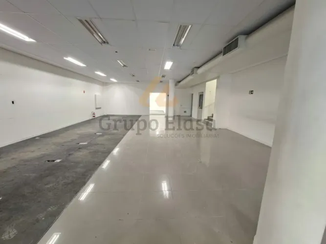 Prédio comercial com 910 metros para locação no bairro Capão Redondo - SP.
