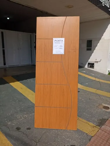 IMPERDÍVEL!! PORTA FRISADA JÁ ENCERADA, TRATADA E COM FURO NA LATERAL NA PROMOÇÃO!!!
