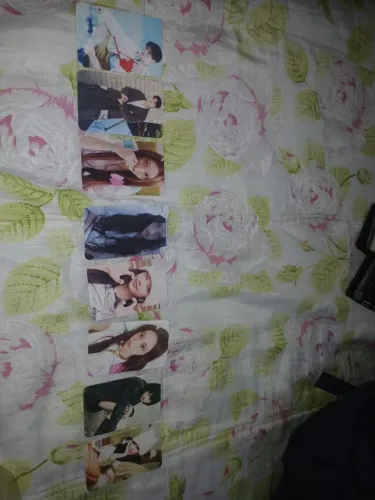 Lomocards kpop Seungmin do STRAY KIDS e Yunah do ILLIT. Cada um por R$ 3,00.