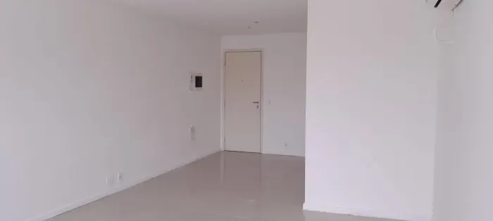 VENDO OU ALUGO SALA REFORMADA COM 30M² - CONDOMÍNIO CONNECTION OFFICES MADUREIRA