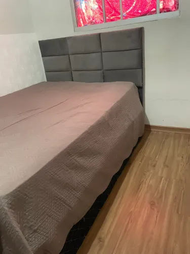 Vende se suporte box com colchão de mola ensacada e cabeceira 