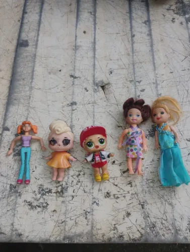 Vendo um lote de bonecas