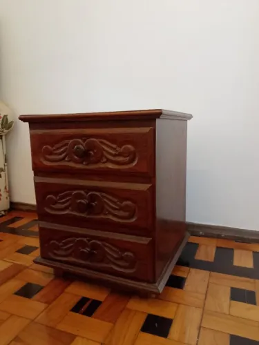 CRIADO MADEIRA MACIÇA