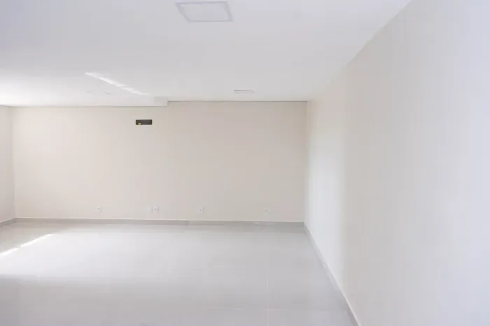 Ambiente comercial com Hall de Entrada + 2 salas grandes + Banheiro Social e PNE - Ótima L