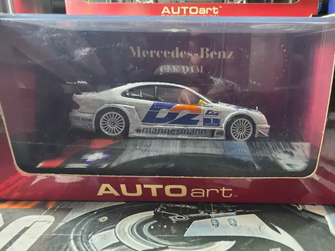 Miniatura 1:43 Mercedes Benz CLK DTM 2000 marca autoart