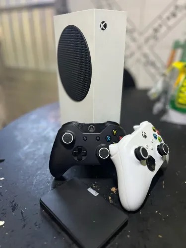 Xbox séries s com 2 controles mais Hd externo de 1TB