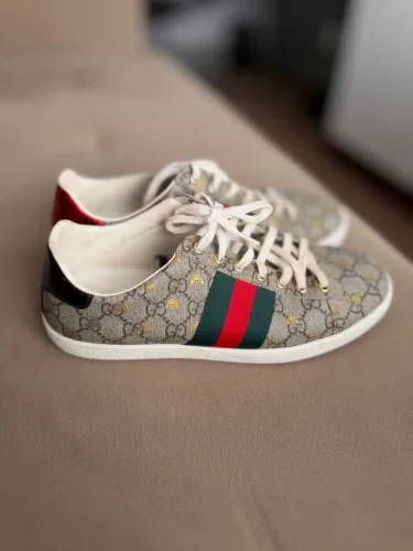 Gucci Ace GG Supreme Bee Sneaker, usando 1 vez