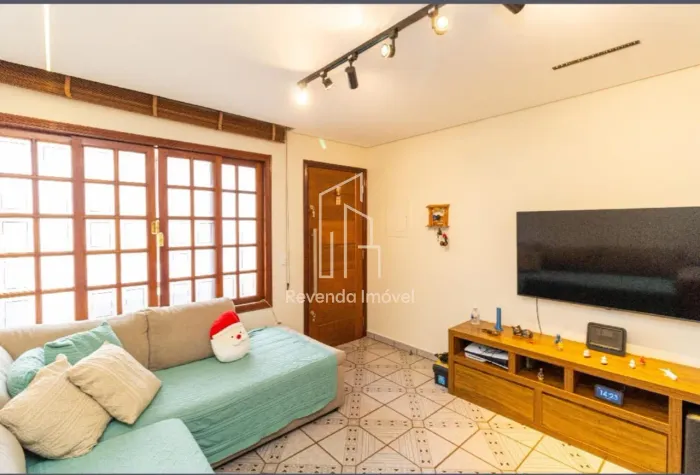 Charmosa Casa com 2 Quartos e 4 Vagas de Garagem na Vila Medeiros - São Paulo-SP