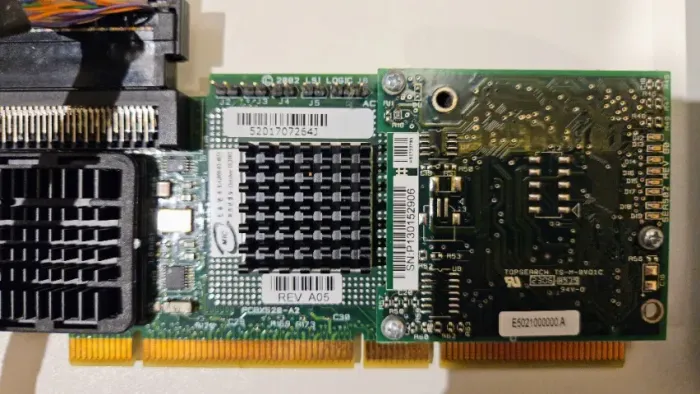 Kit LSI MegaRAID SCSI Ultra320 PCI-X com Backplane Dell MJ136 e Cabo
