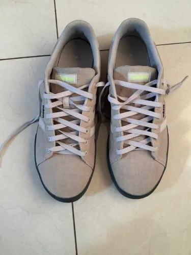 Tênis adidas