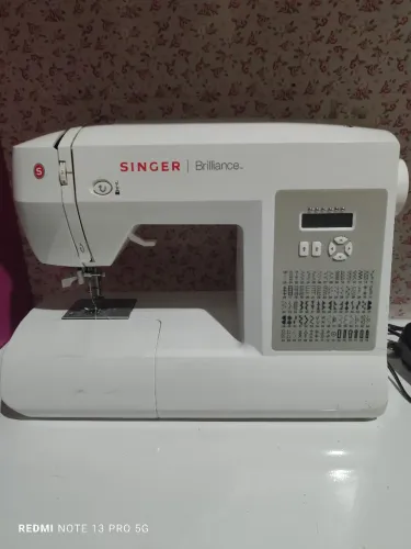Máquina Eletrônica 79 pontos de Costura Singer Brilhance Eletrônica 
