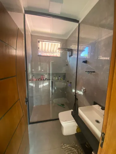 ? OPORTUNIDADE ÚNICA - CASA DE ESQUINA À VENDA! ?