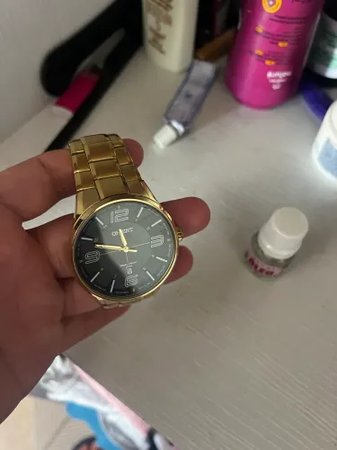 Relógio oriente dourado